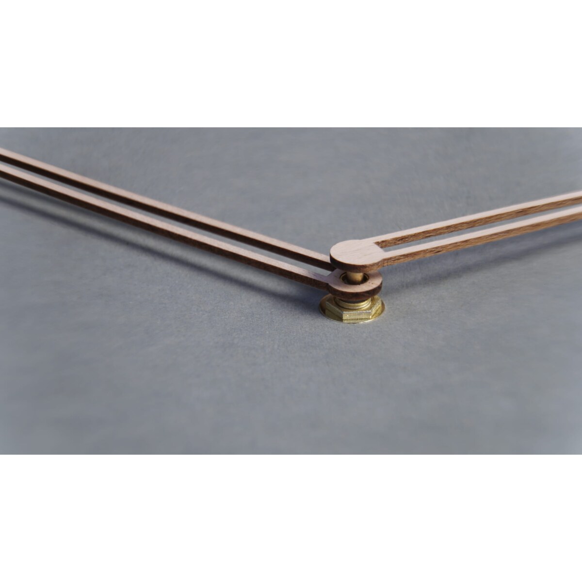 Duży zegar ścienny czarny do salonu 50cm