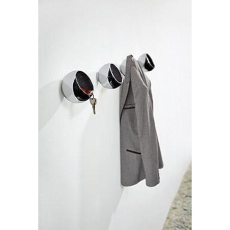 Kulisty wieszak na ubrania ze schowkiem