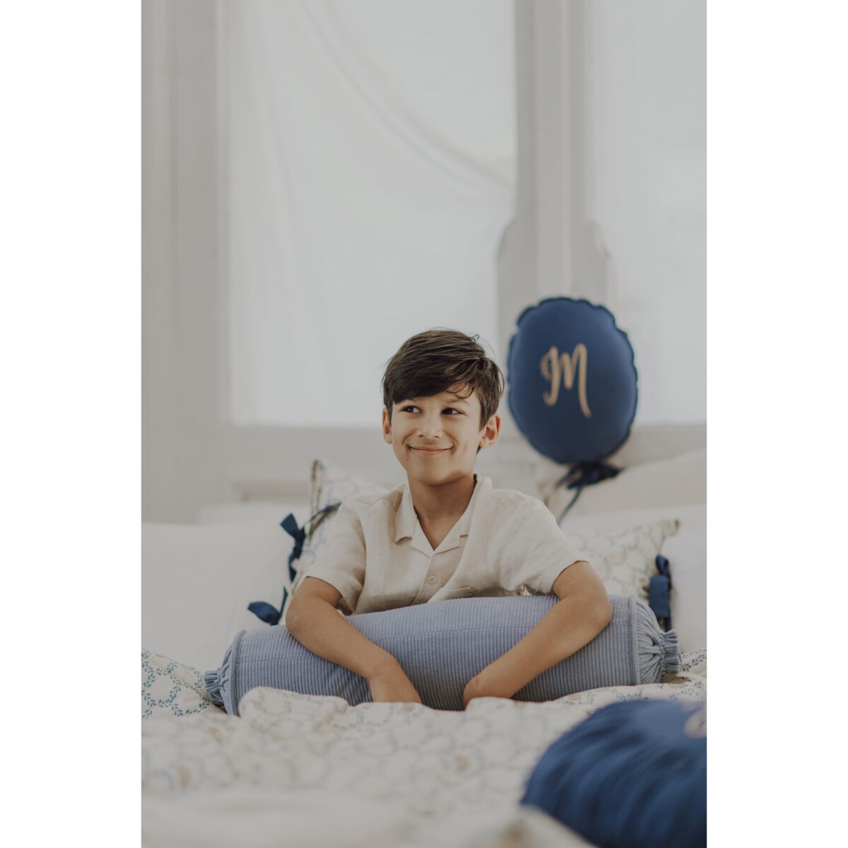 Poduszka dekoracyjna wałek sztruksowy blue