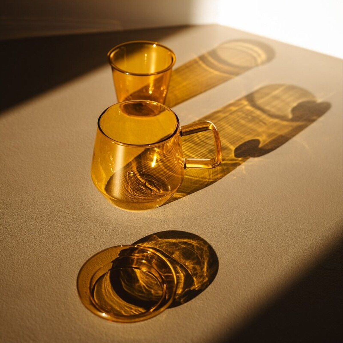 Kubek szklany z zaparzaczem Livorno 290ml - bursztynowy / Bredemeijer