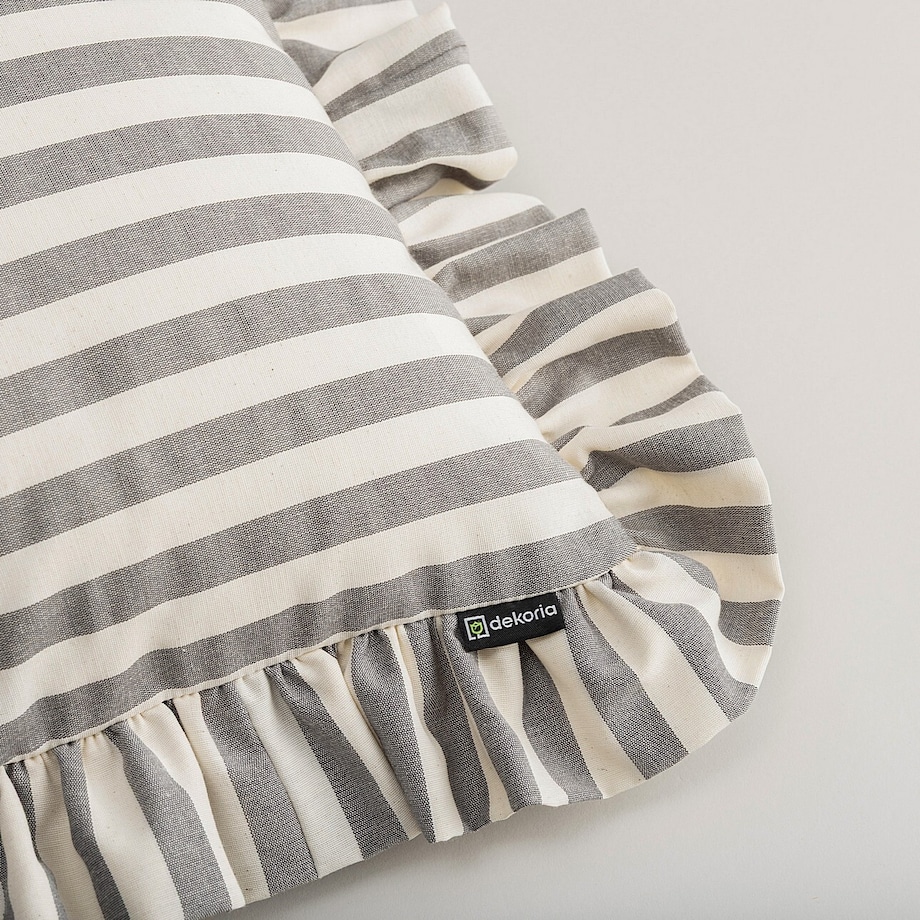 Poszewka Paula z falbaną 45x45 szaro-białe pasy (1,5cm)
