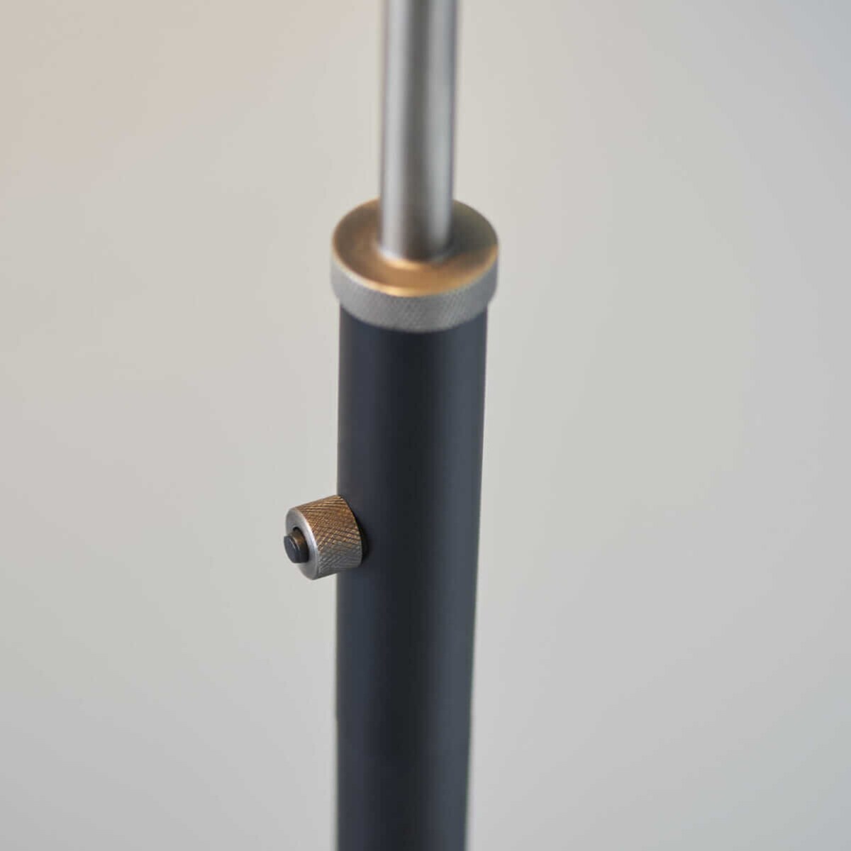 Biurowa lampa podłogowa Franklin 98753 Endon retro mosiądz czarna