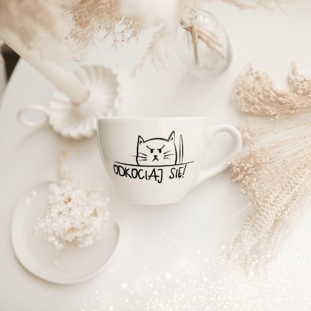 Biały kubek porcelanowy 500 ml - zabawny napis Odkociaj się z motywem kota dla miłośnika kotów na urodziny