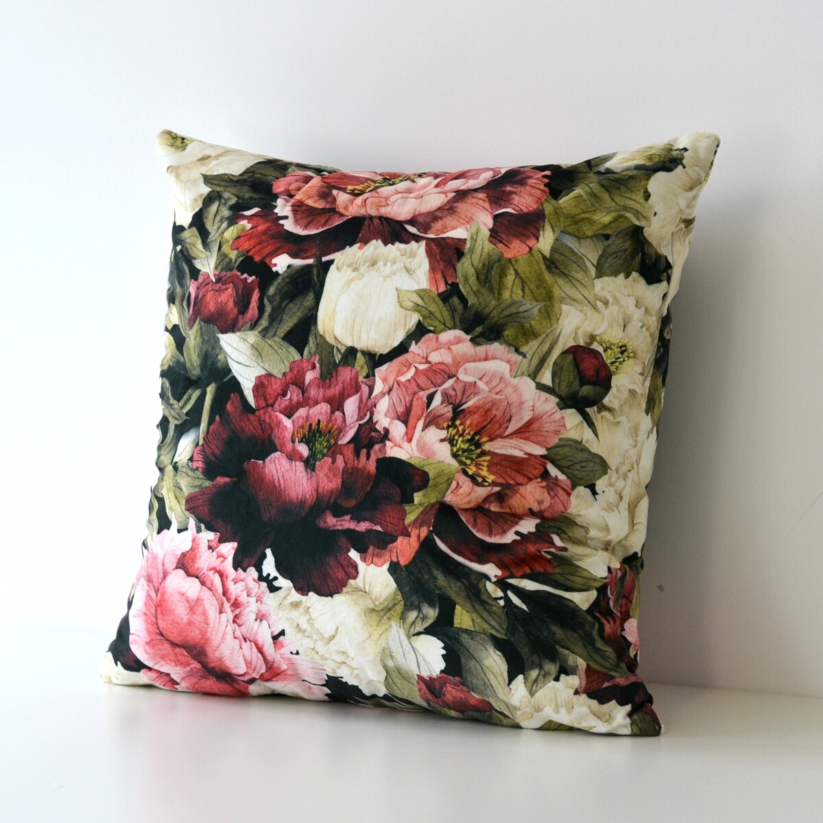 Kwiecista poszewka dekoracyjna welurowa 45x45 piwonie