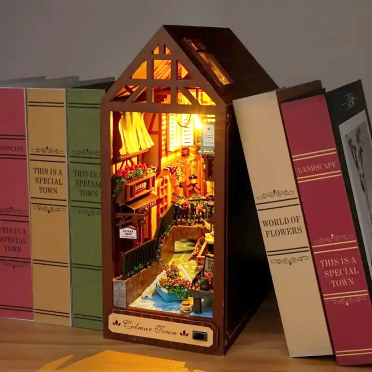 Miniaturowy domek Book Nook - Miasteczko Colmar