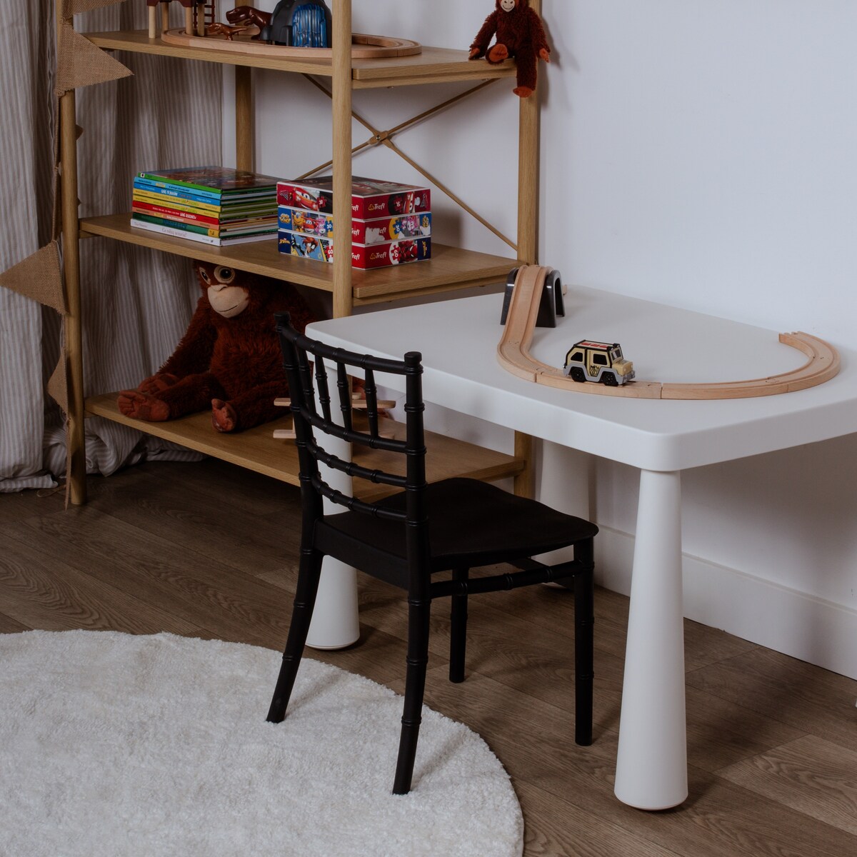 Krzesełko dla dzieci plastikowe z oparciem czarne dziecięce