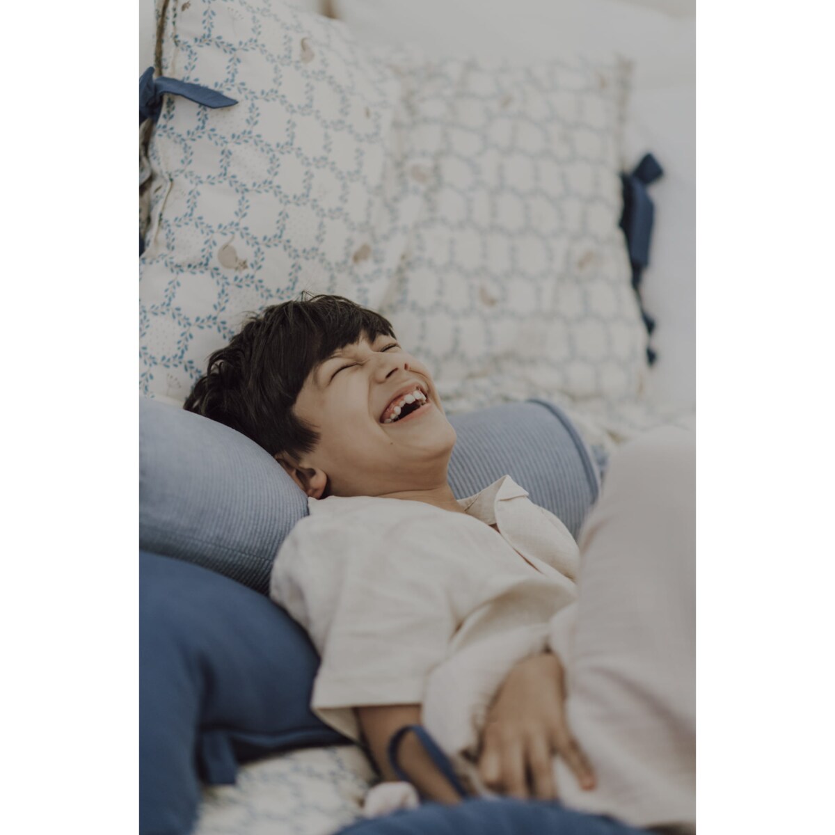 Poduszka dekoracyjna wałek sztruksowy blue