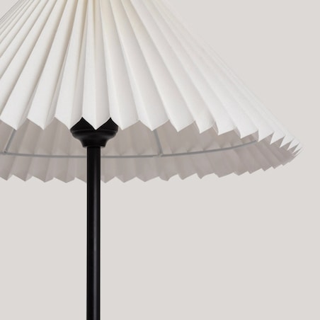 Lampa podłogowa z drewna z plisowanym kloszem Leonessa, 140 cm