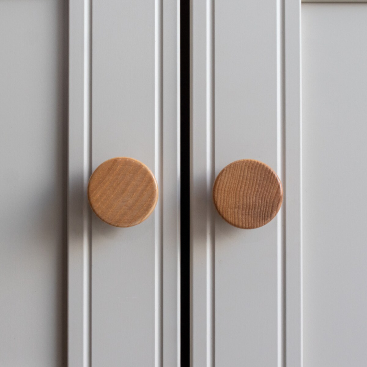 Gałka meblowa drewniana uchwyt do mebli szafek szuflad okrągły dąb