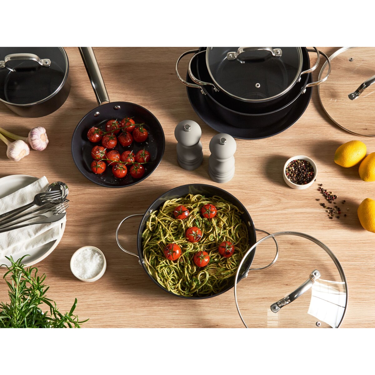 Zestaw garnków i patelni 10 elementów ELITE PRO Czarny