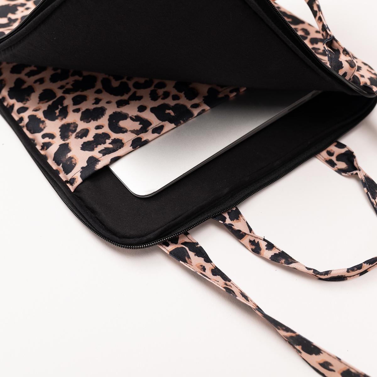 Etui na laptop "Miłość, równość i gryzaki"