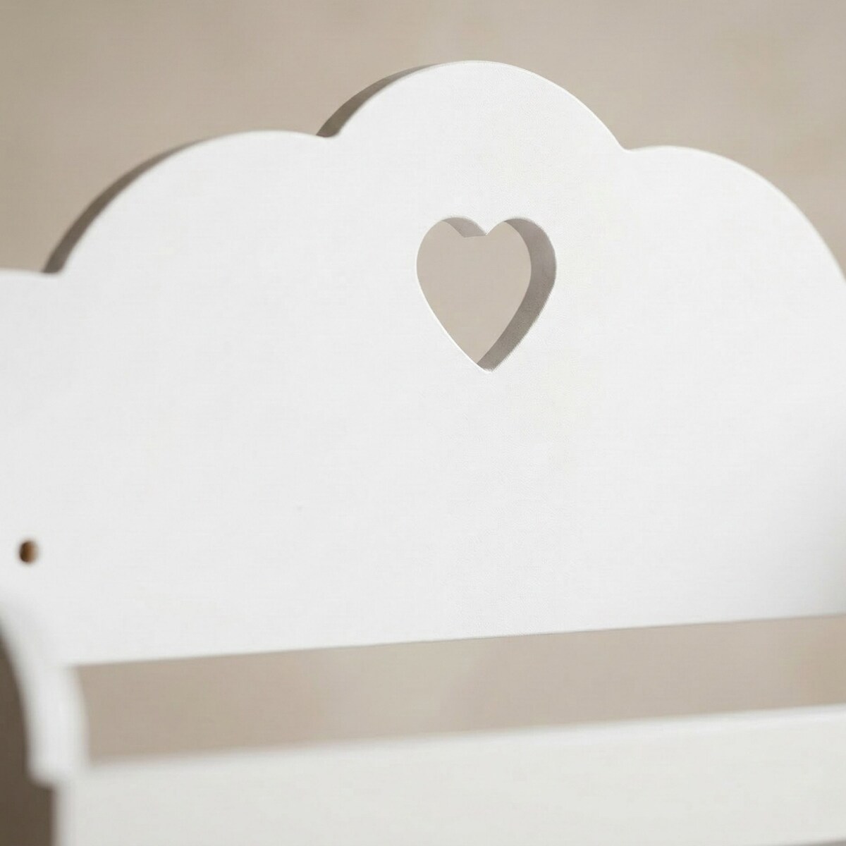 Regał do pokoju dziecięcego z motywem chmurki NUVU, 60 x 100 x 18 cm