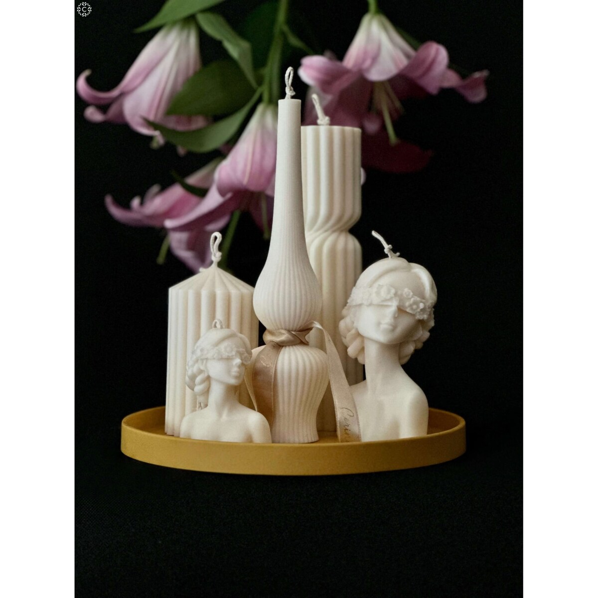 Świeca dekoracyjna Camila – kobieca sylwetka w kolorze ecru