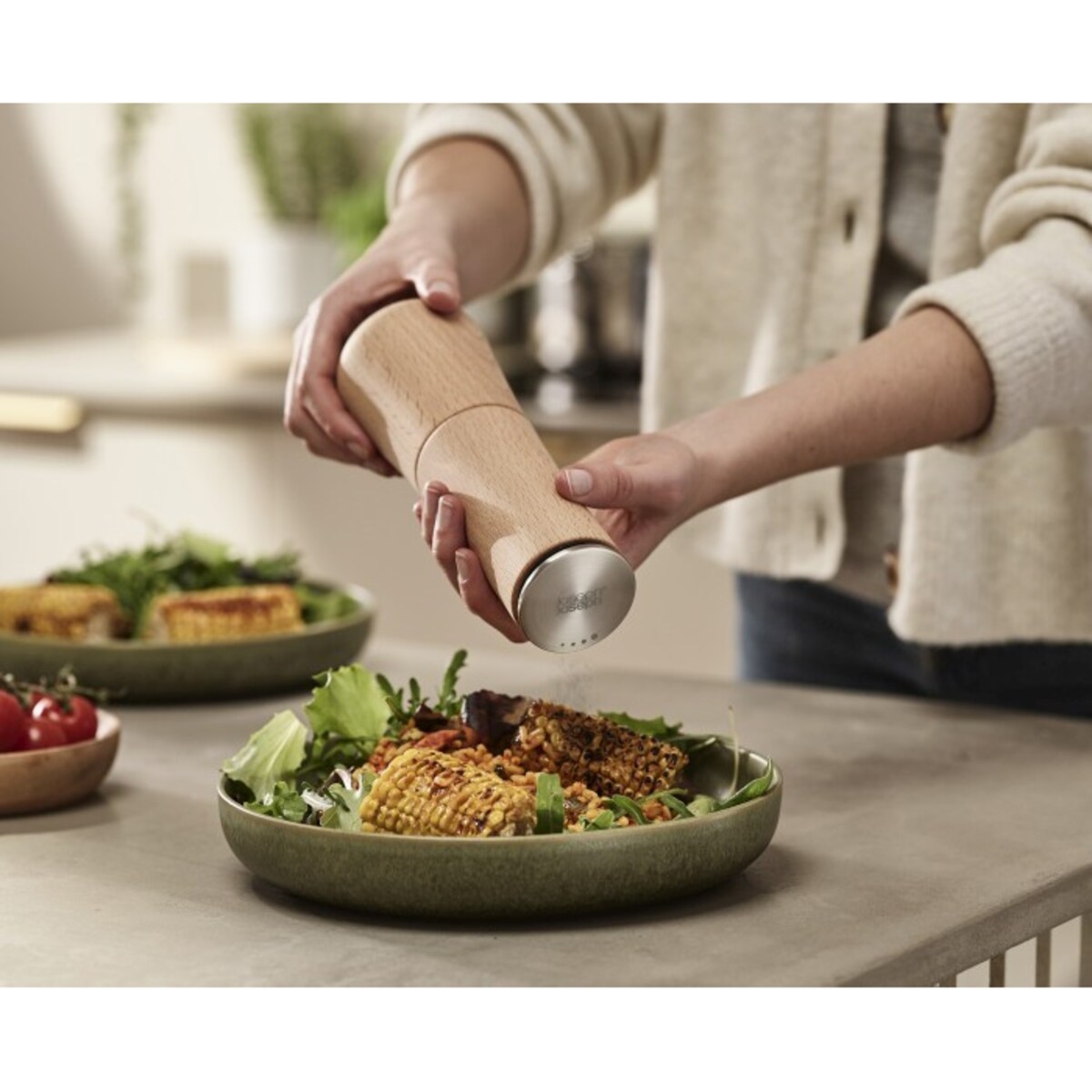 Młynek drewniany do pieprzu Milltop, 19 x 7 x 7 cm, Joseph Joseph