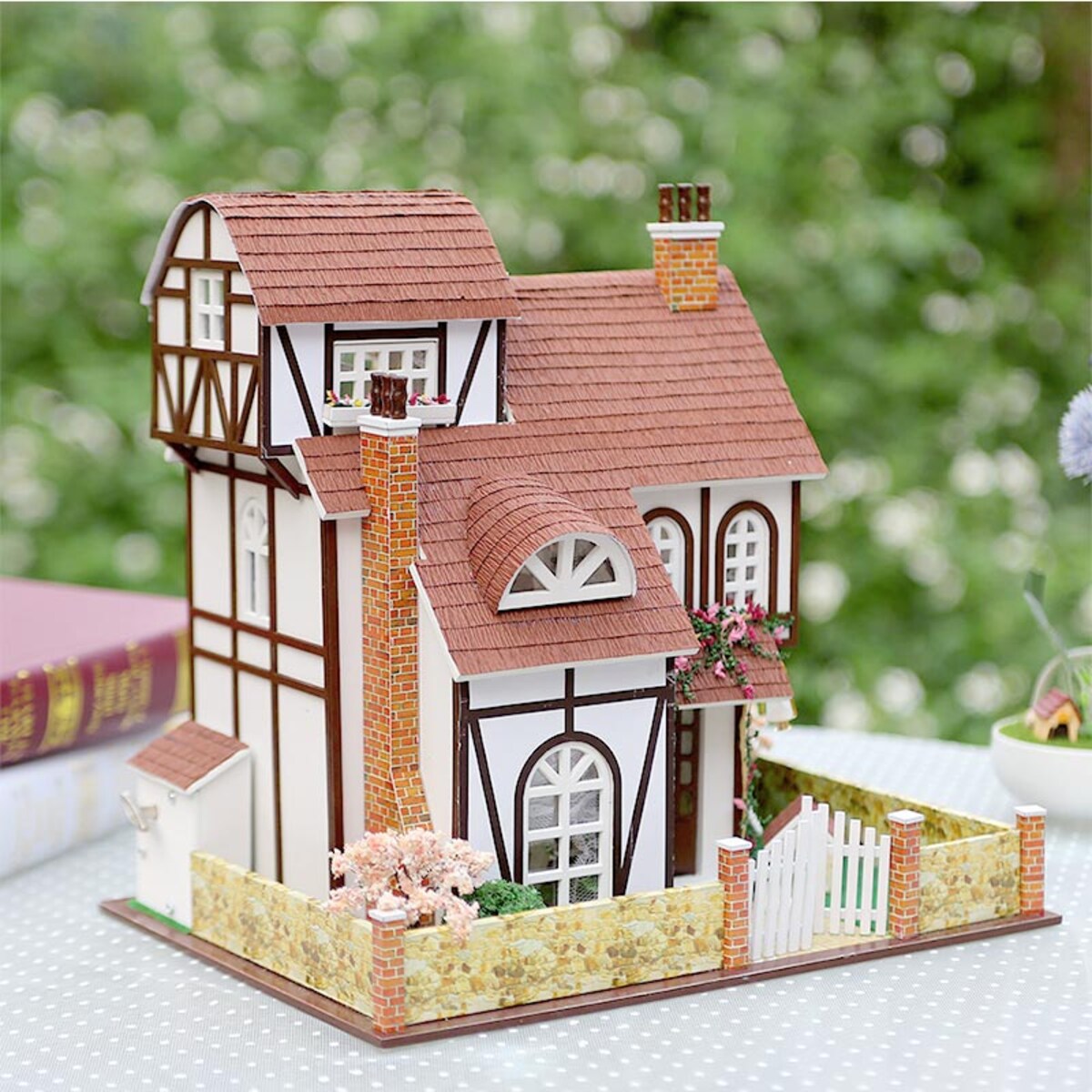 Miniaturowy domek - Dom na farmie tulipanów