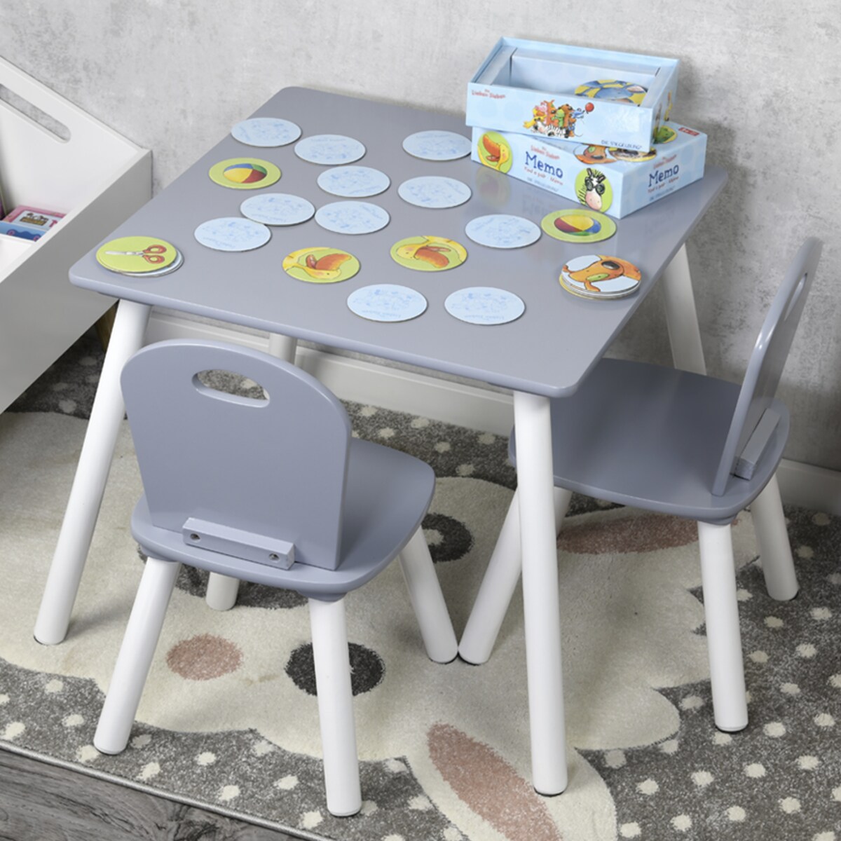 Stolik dziecięcy z 2 krzesełkami