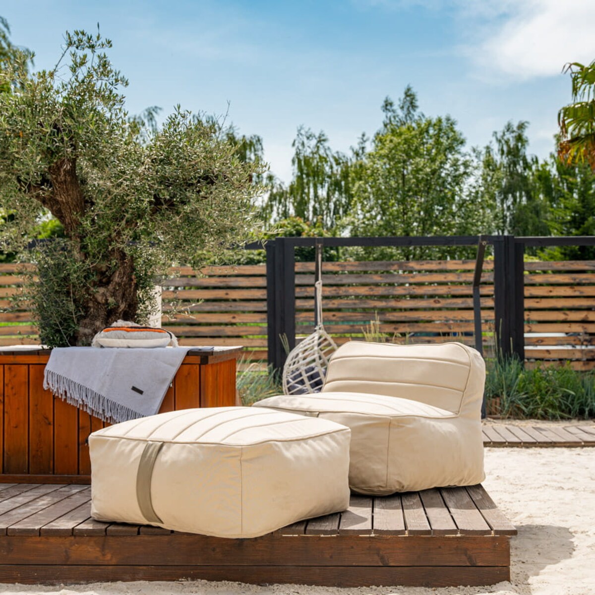 Fotel ogrodowy z podnóżkiem beżowy, sponge, siedzisko