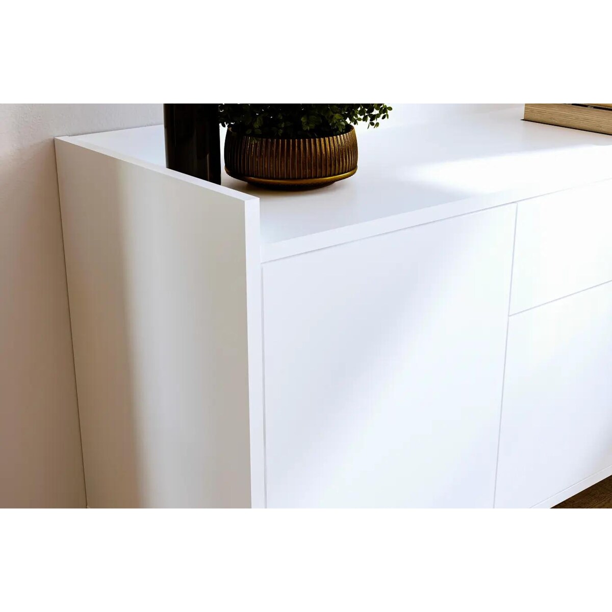 Biała komoda na metalowych nóżkach Skandica BOHEMIA