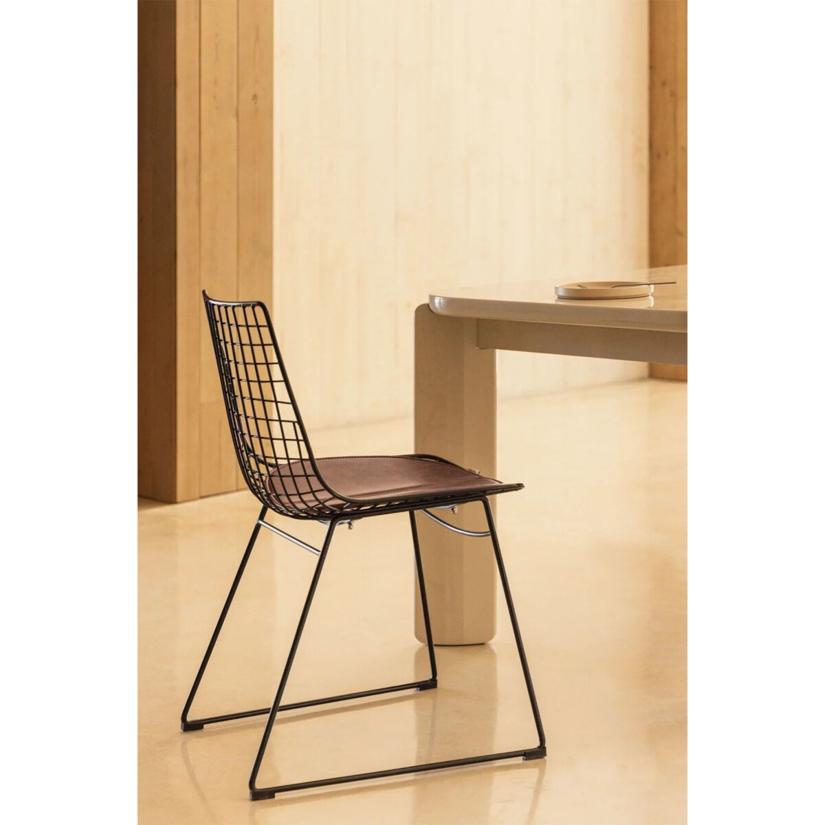 Krzesło metalowe, czarne z brązową poduszką Renee