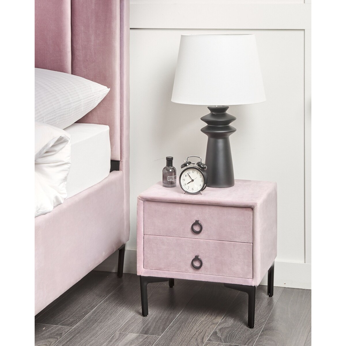 Szafka nocna welurowa różowa SEZANNE