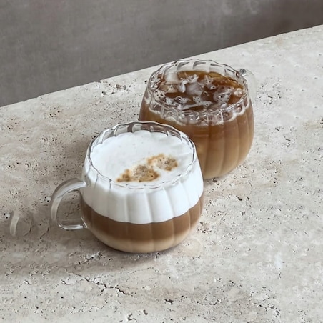 Szklanka kubek Bergman z uchwytem ryflowana do kawy herbaty 400ml 1szt