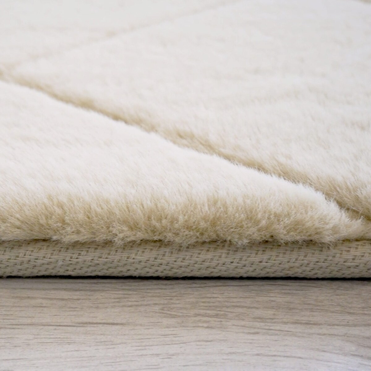 Dywan Rabbit Jasny Beż Futro Królika Romby Momenta 6000 200x290