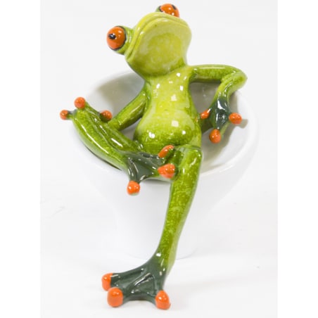 Figurka - żaba 11,5x13x9 cm RANE na białym kubełkowym fotelu