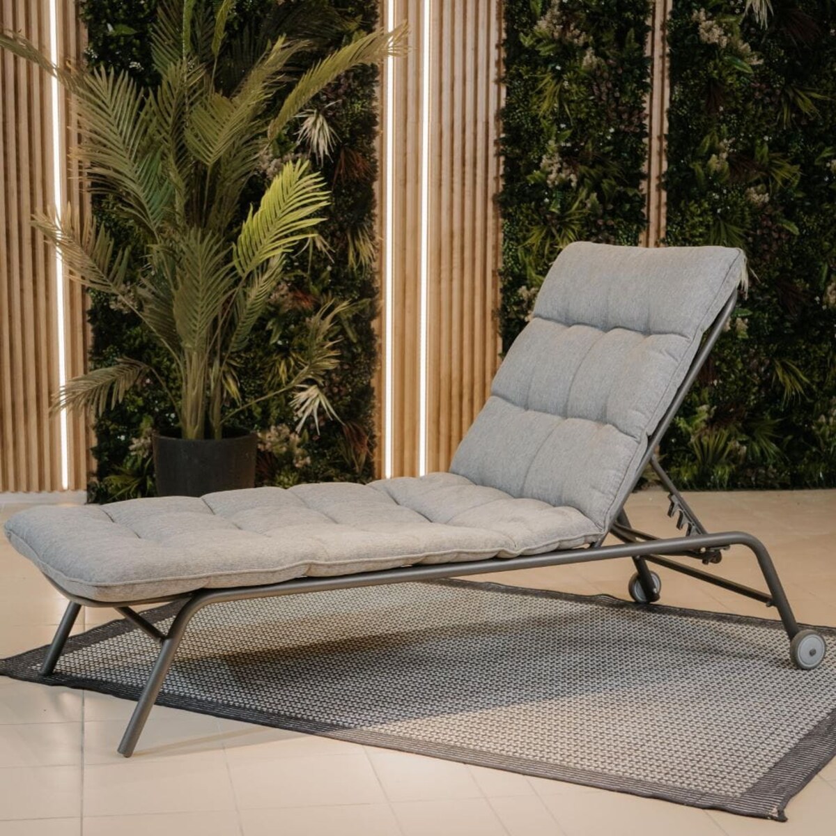 Leżak ogrodowy Vibe szary, z regulacją oparcia