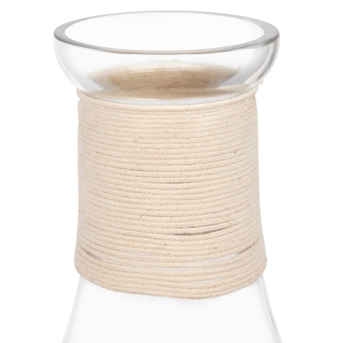 Ozdobna butelka w plecionce ze sznurka