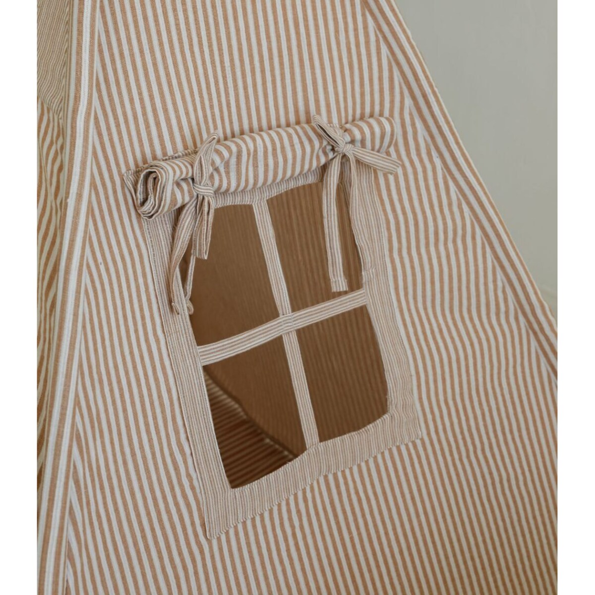 Beige Stripes – tipi, namiot dla dzieci z matą podłogową z dwustronnego muślinu