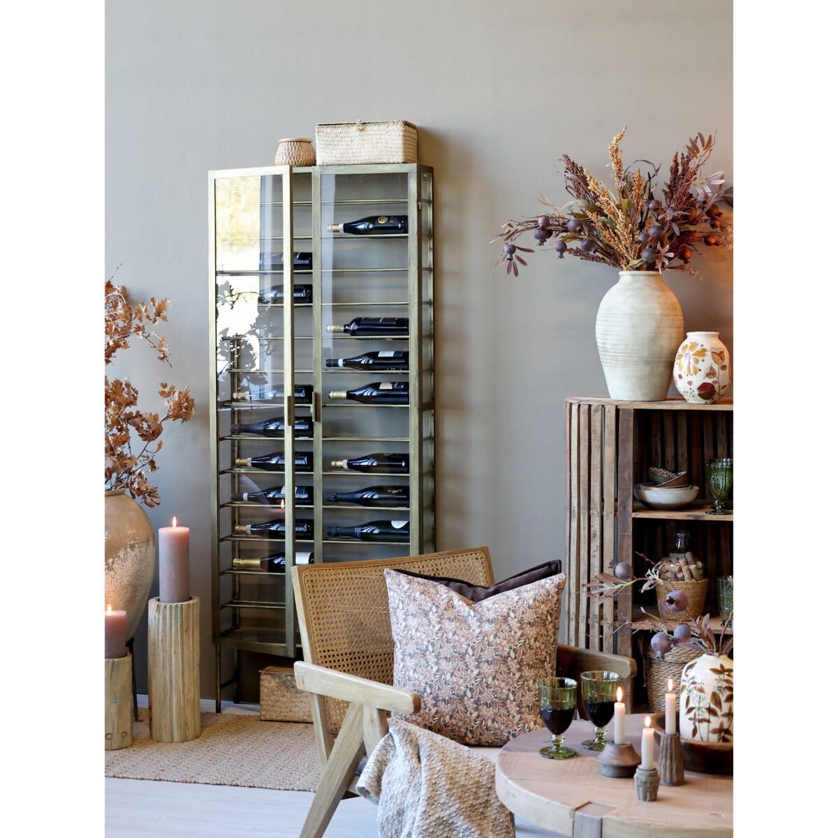 Witryna metalowa na butelki wina, mosiężna, postarzana 194x77x22 cm