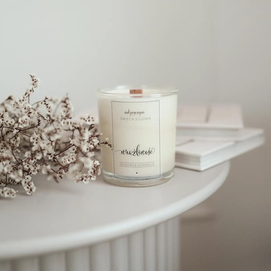 Świeca sojowa w szklance 180 ml - Wrażliwość JEDWABNA KONWALIA