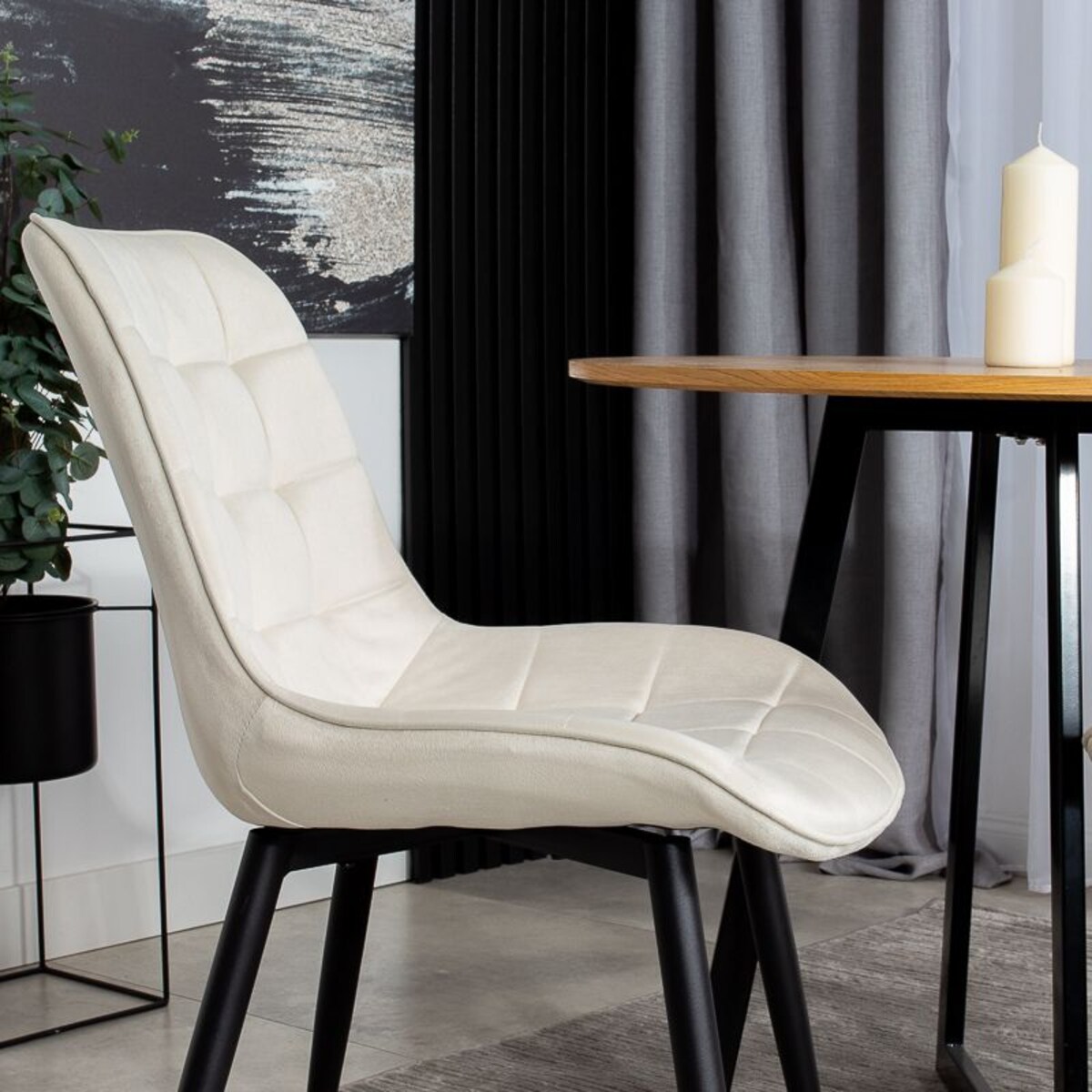 Krzesło tapicerowane welurowe pikowane do salonu jadalni beżowe