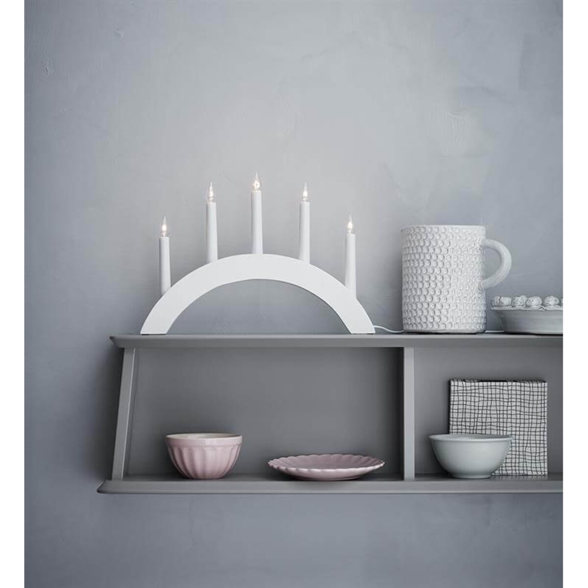 Świecznik świąteczny drewniany Atle na stolik biały