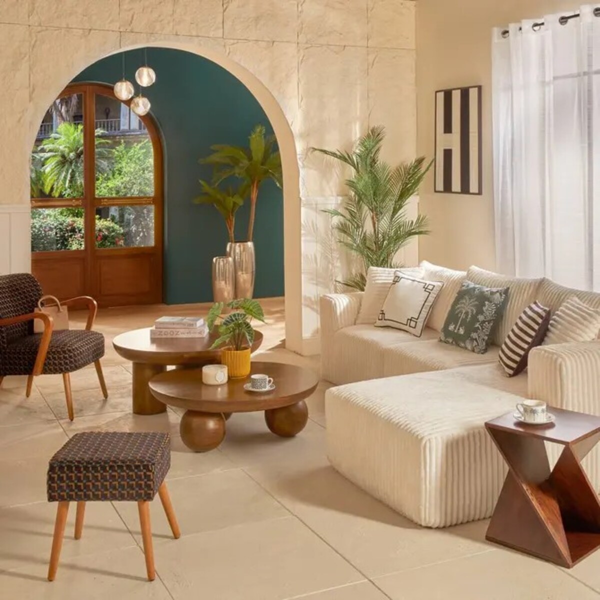 Stolik kawowy z drewna mango, kuliste nogi, brązowy, Abekas, 90 cm