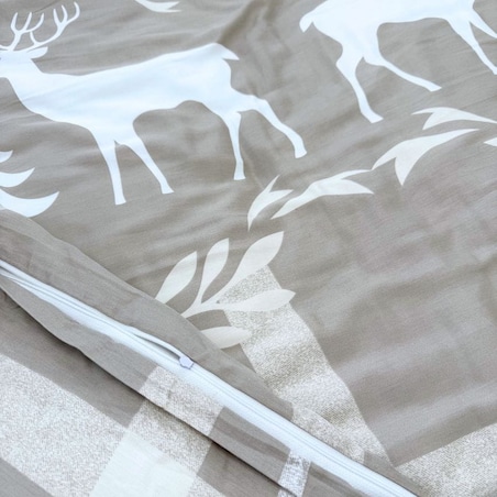 Pościel bawełniana świąteczna 160x200 BEŻOWO-BIAŁA Z RENIFERAMI I ŚNIEŻYNKAMI