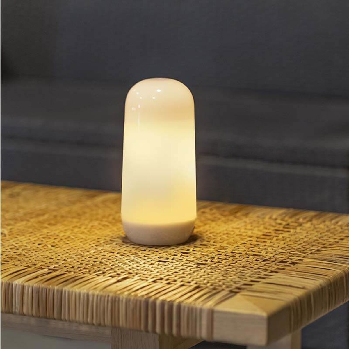 Tarasowa lampka stołowa z magnesem Candy LUMCND019BXWLNW King Home IP54 biała