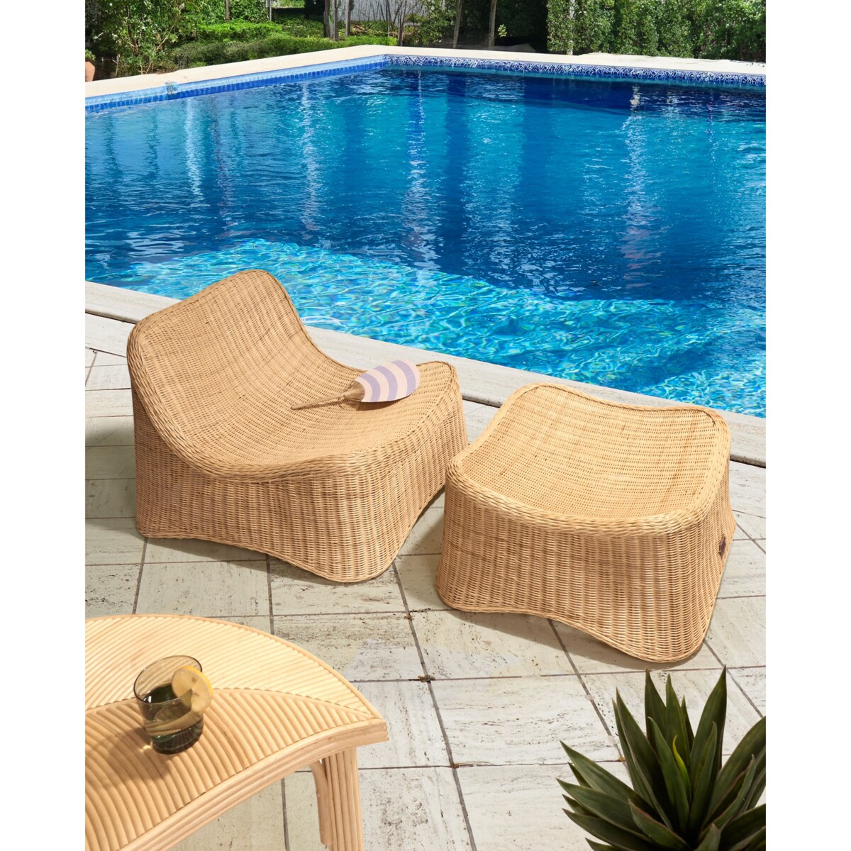 Fotel ogrodowy z otomaną AIGANI Rattan Naturalny