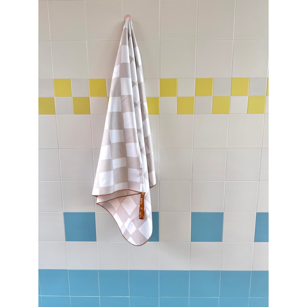 Ręcznik kąpielowy OLYA KIDS wzór CHESS PINK BEIGE XL 180x160cm