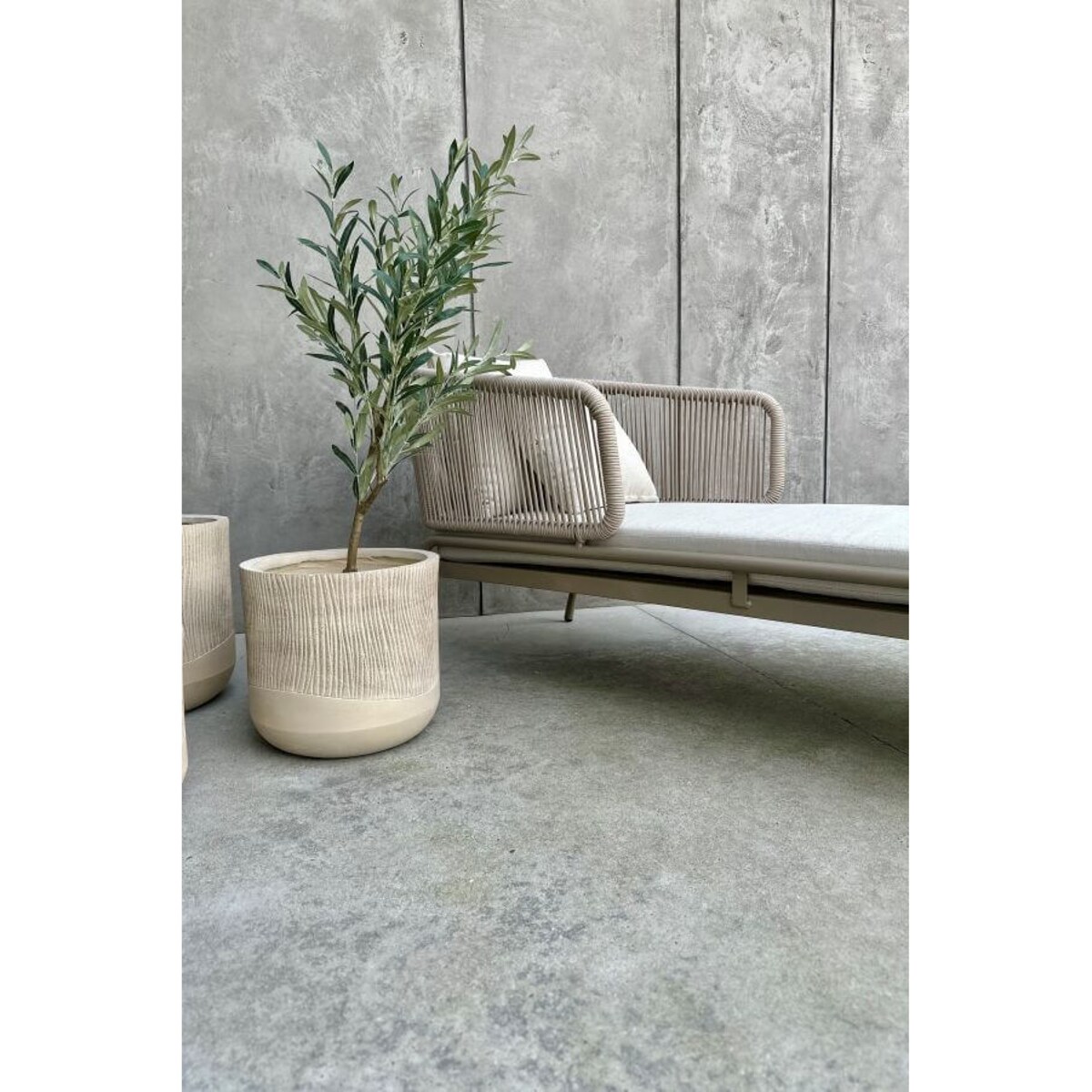 ALUMINIOWY LEŻAK NAZARIO W KOLORZE SZAMPAŃSKIM