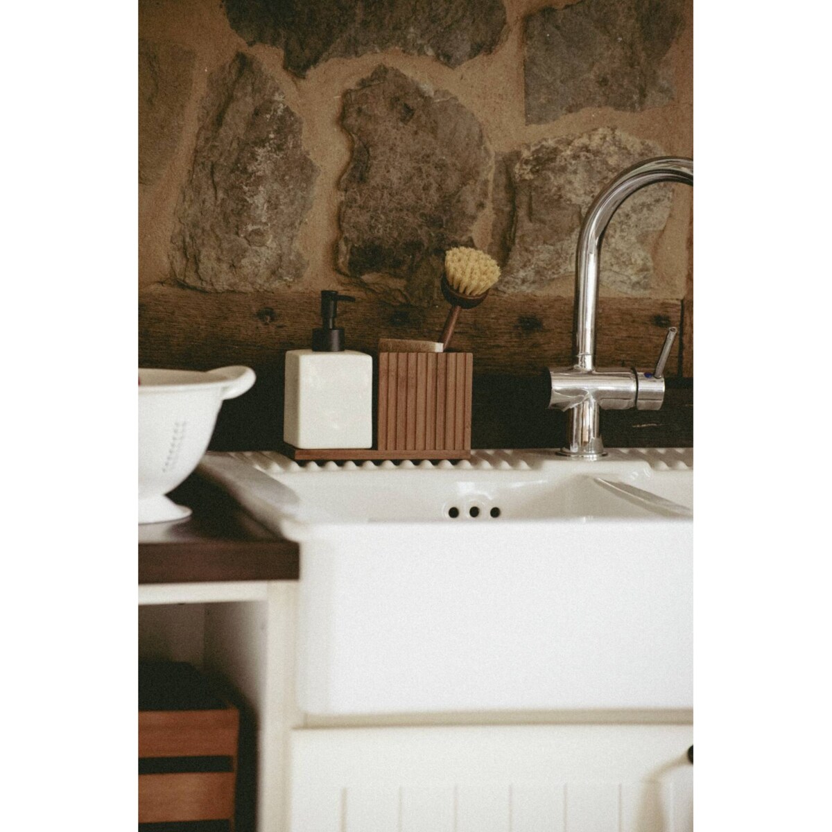 Dozownik na płyn z bambusowym organizerem MERA