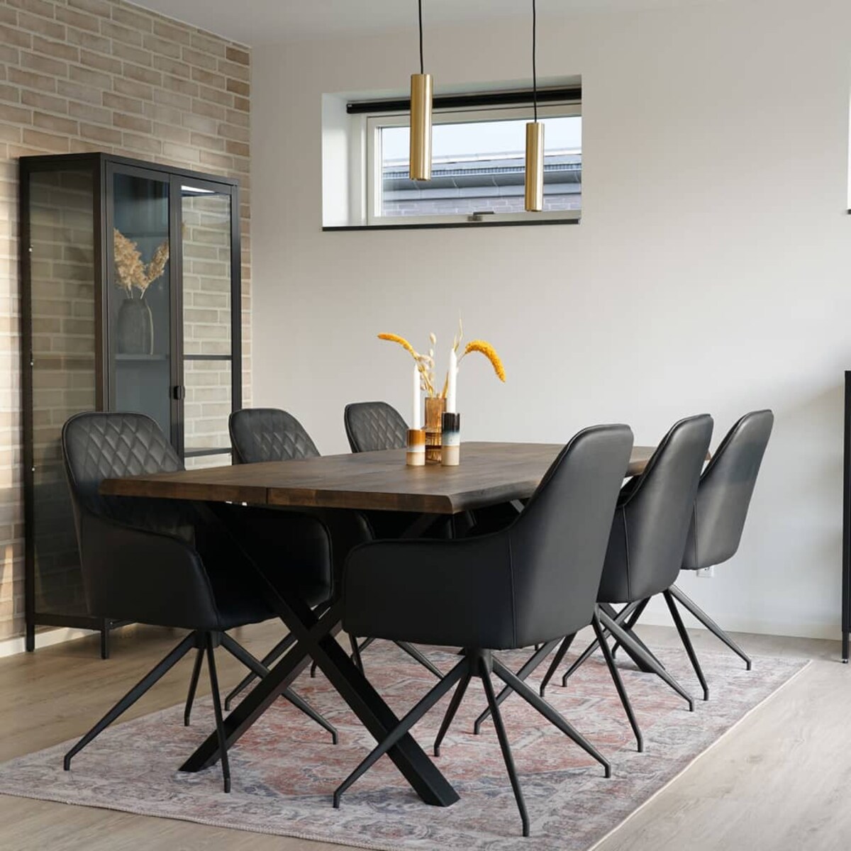 House Nordic Obrotowe krzesło stołowe Ava, czarne