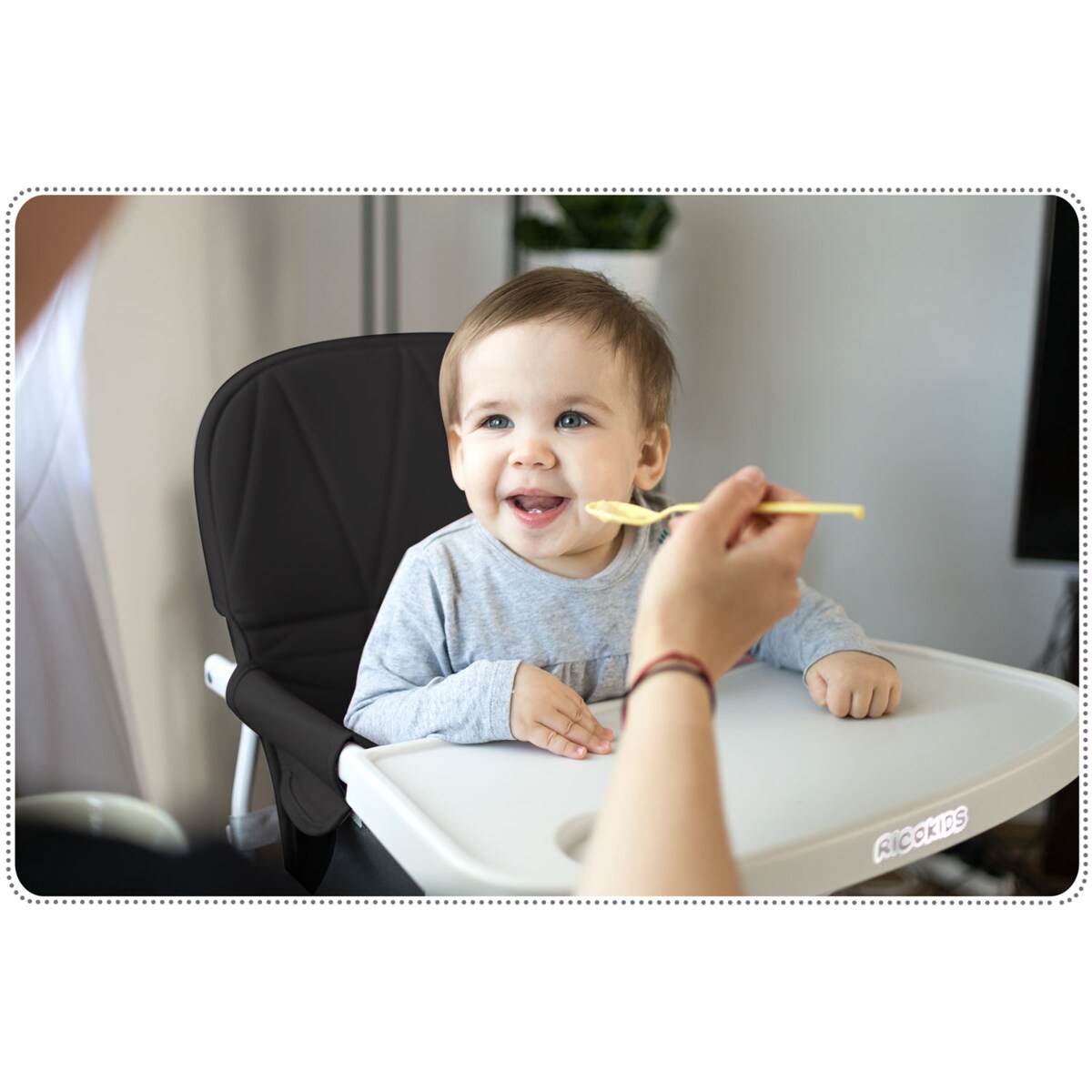 Krzesełko do karmienia Ricokids Nuco lekkie składane podnóżek 7199