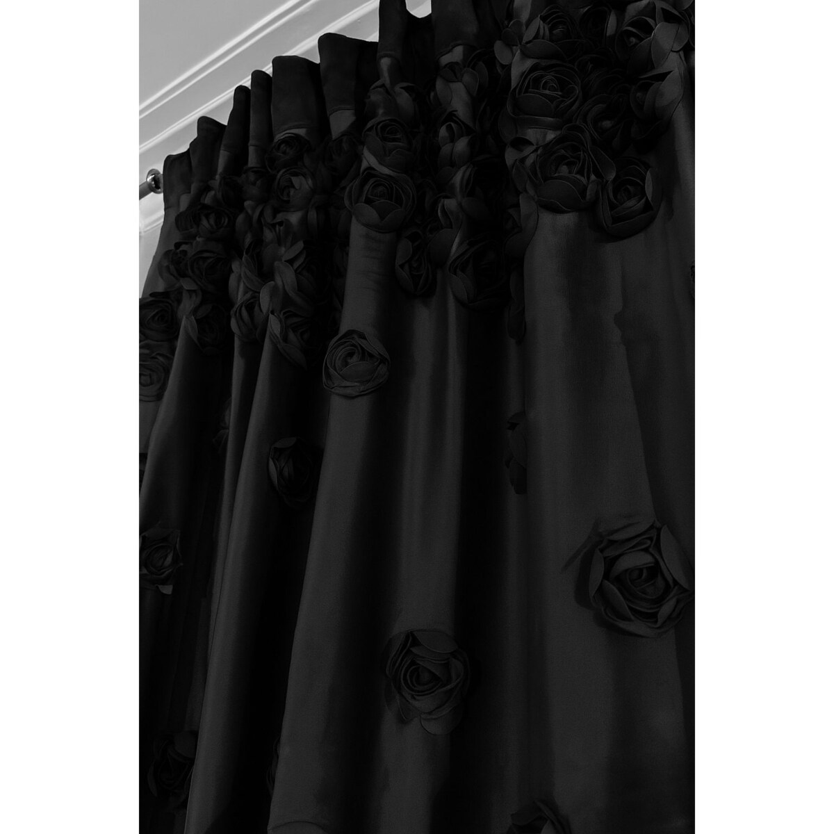 Zasłona welurowa "french roses" z wyszywanymi różami 140x270 cm taśma | czarny