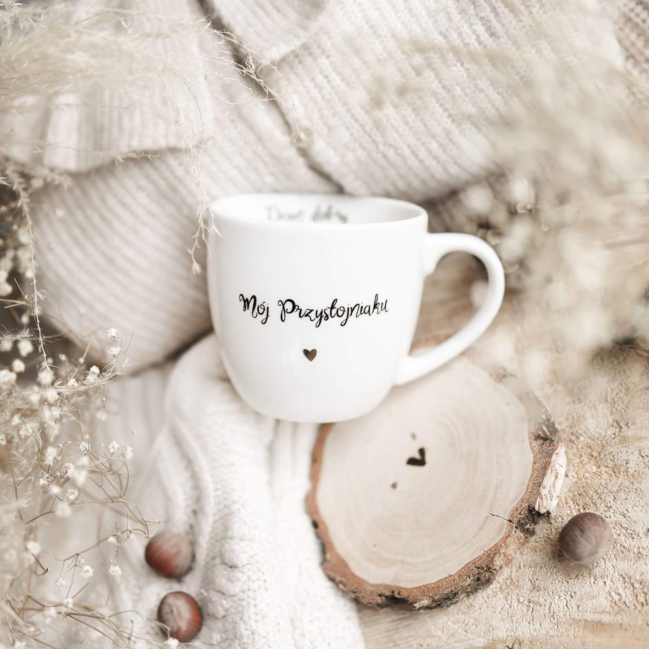 Biały kubek porcelanowy 300 ml - motyw złotego serca i napisu dzień dobry mój przystojniaku dla partnera na walentynki