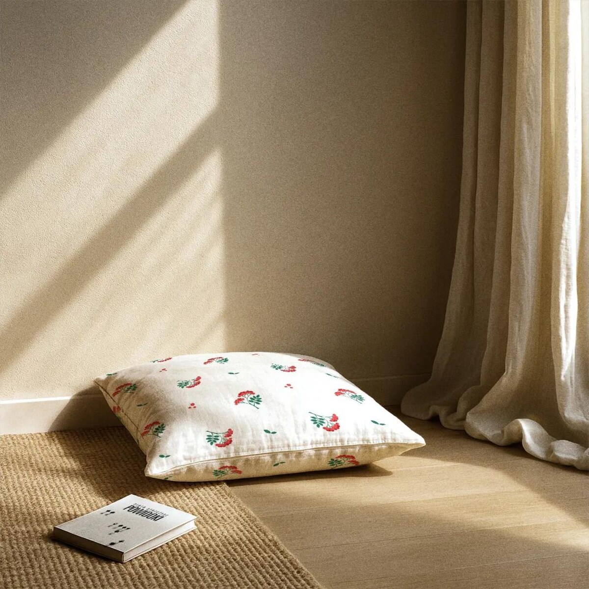 Poduszka świąteczna - jarzębinowe gałązki