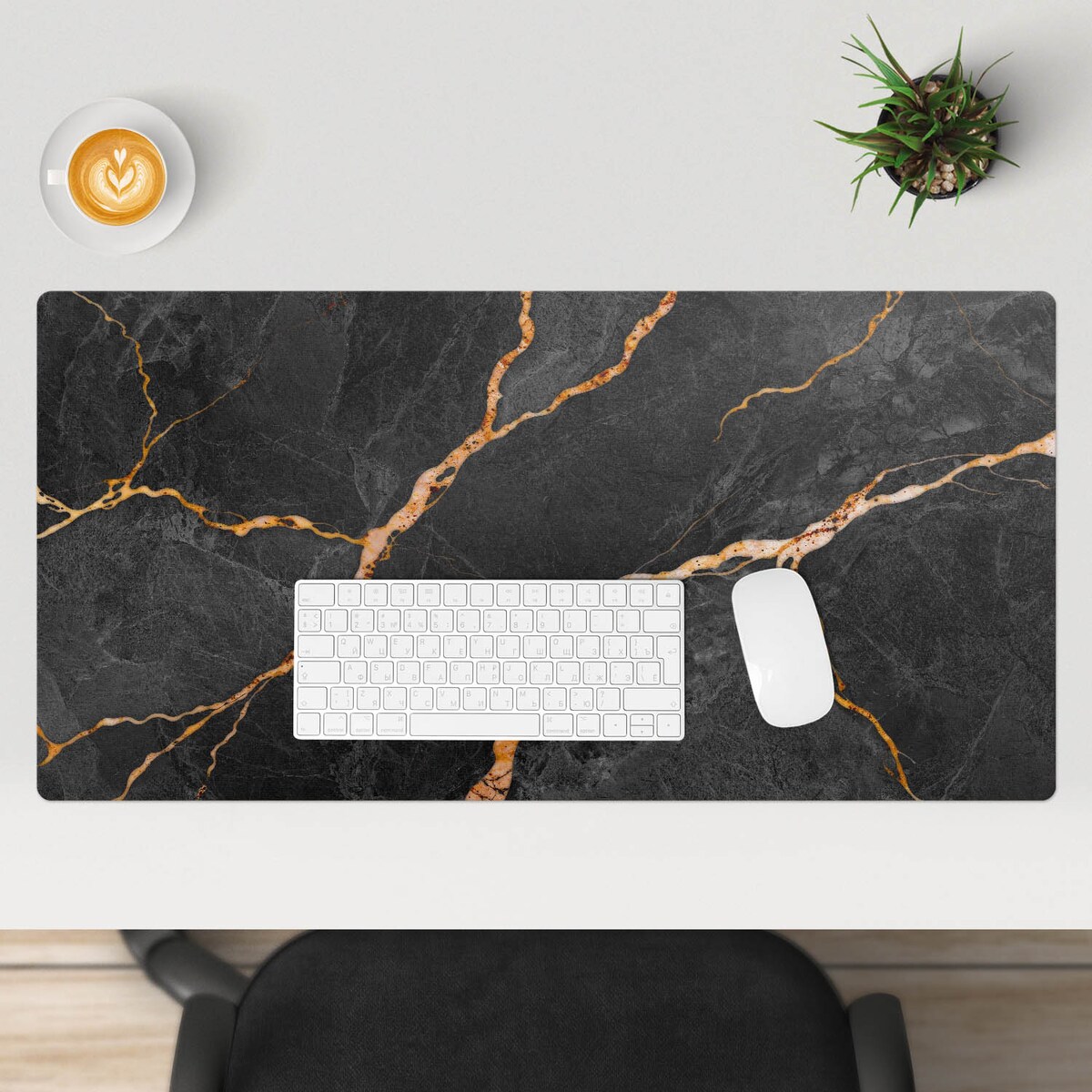 Czarna mata na biurko Marmurowe żyłki, 90x45 cm