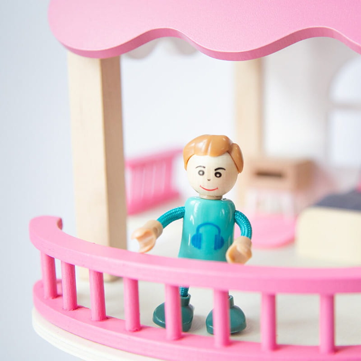 Domek drewniany dla lalek