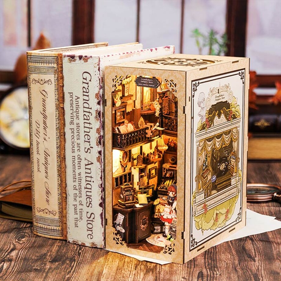 Miniaturowy domek Book Nook - Sklep z antykami - CuteBee