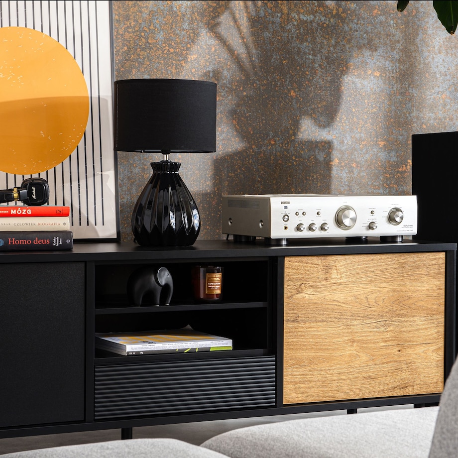 KONSIMO LOFTY Czarna szafka RTV w stylu loft z półkami